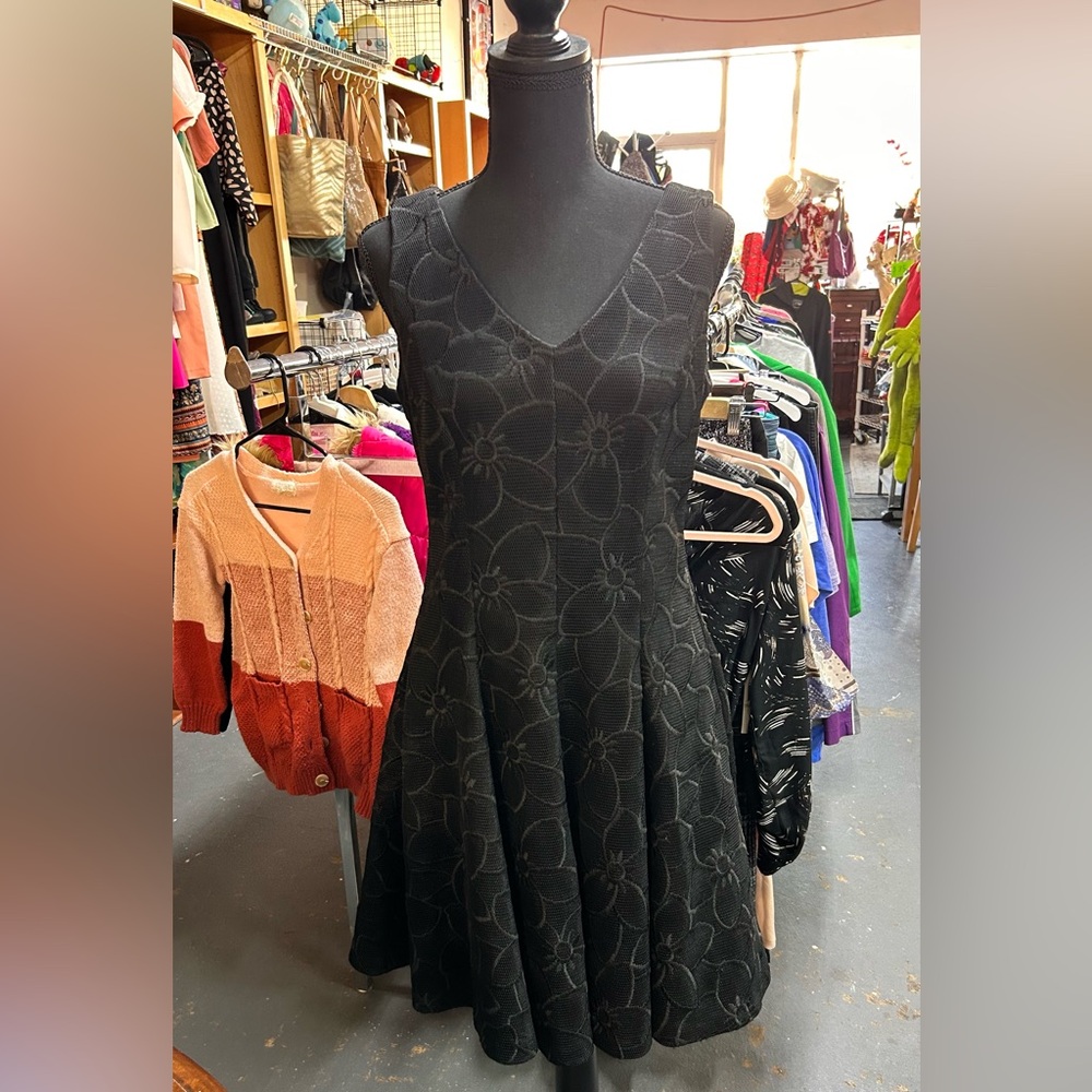 Leslie Fay Black Floral Midi Dress